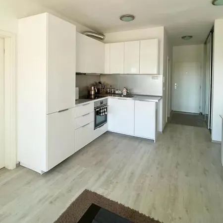 Appartement Vynimocny, Svetly, Byt S Parkovanim!